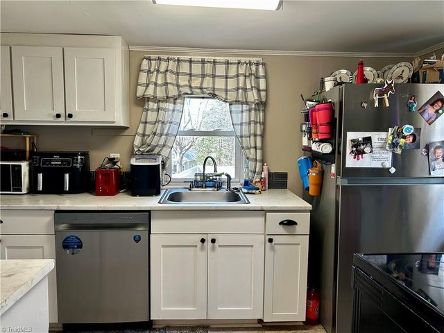 1408 Essex Place, Lenoir, NC 28645