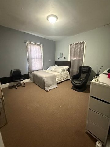 31-33 Suffolk St, Springfield, MA 01109