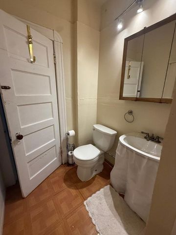 31-33 Suffolk St, Springfield, MA 01109