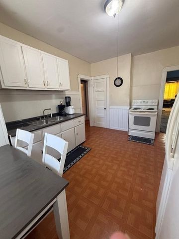 31-33 Suffolk St, Springfield, MA 01109