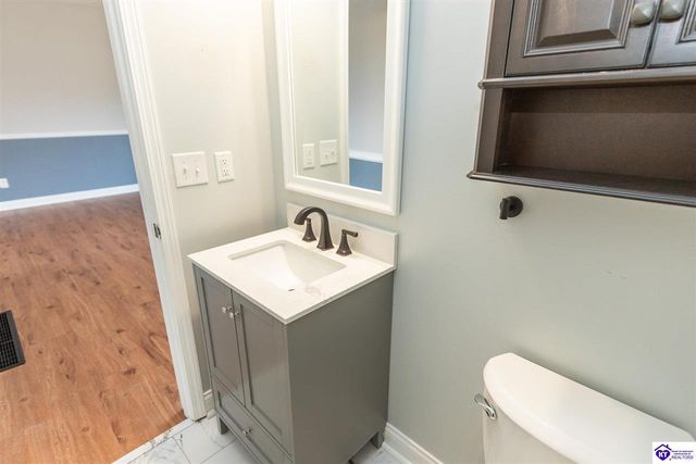 602 Napa Valley Court, Vine Grove, KY 40175