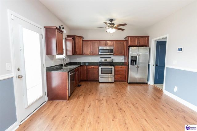 602 Napa Valley Court, Vine Grove, KY 40175