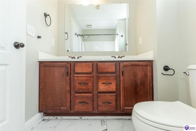 602 Napa Valley Court, Vine Grove, KY 40175