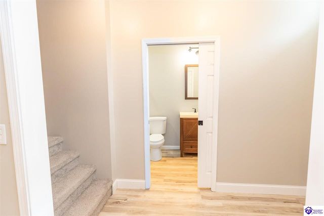 602 Napa Valley Court, Vine Grove, KY 40175