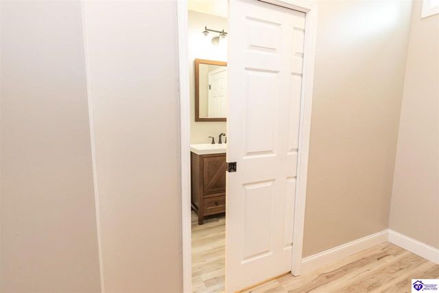 602 Napa Valley Court, Vine Grove, KY 40175