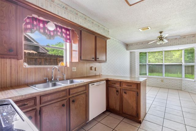 3703 Stoneybrook Street, Baytown, TX 77521