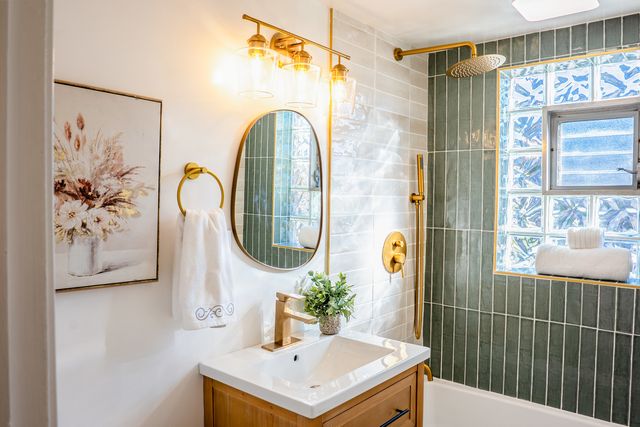 5205 N Osceola Avenue, Chicago, IL 60656