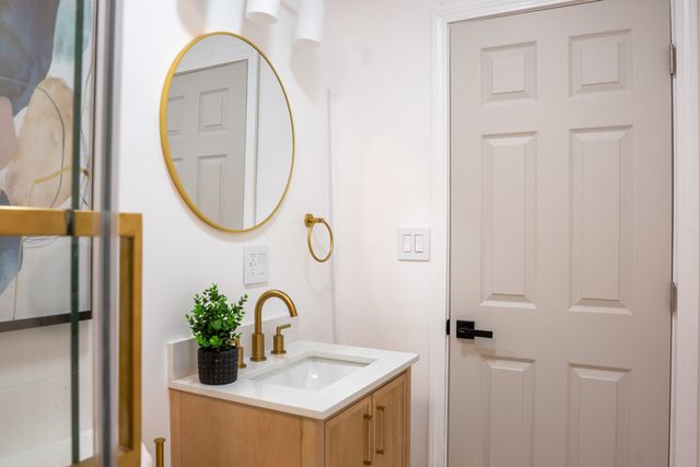 5205 N Osceola Avenue, Chicago, IL 60656