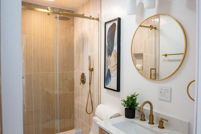 5205 N Osceola Avenue, Chicago, IL 60656