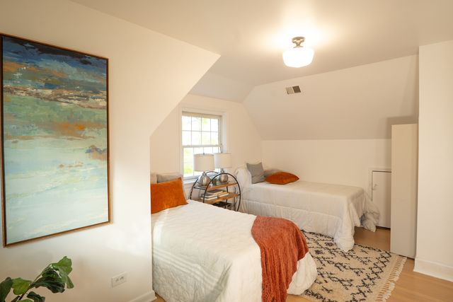 5205 N Osceola Avenue, Chicago, IL 60656