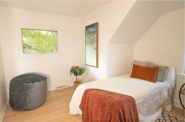 5205 N Osceola Avenue, Chicago, IL 60656