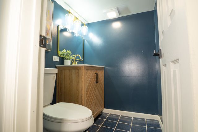 5205 N Osceola Avenue, Chicago, IL 60656