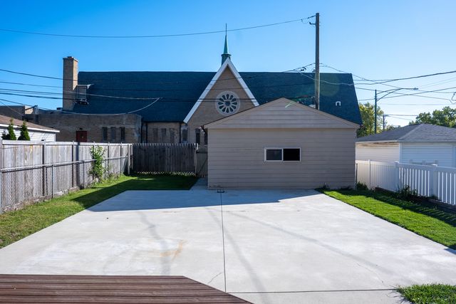 5205 N Osceola Avenue, Chicago, IL 60656