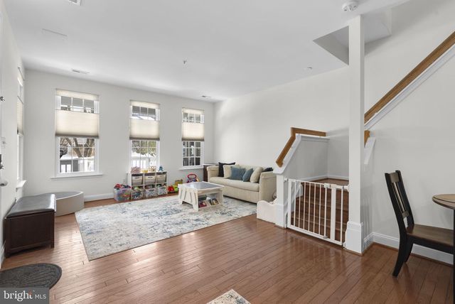 12 CRUSADER CT, Germantown, MD 20874