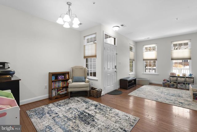 12 CRUSADER CT, Germantown, MD 20874