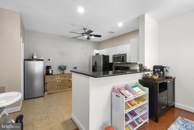 12 CRUSADER CT, Germantown, MD 20874