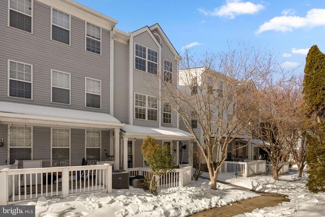 12 CRUSADER CT, Germantown, MD 20874