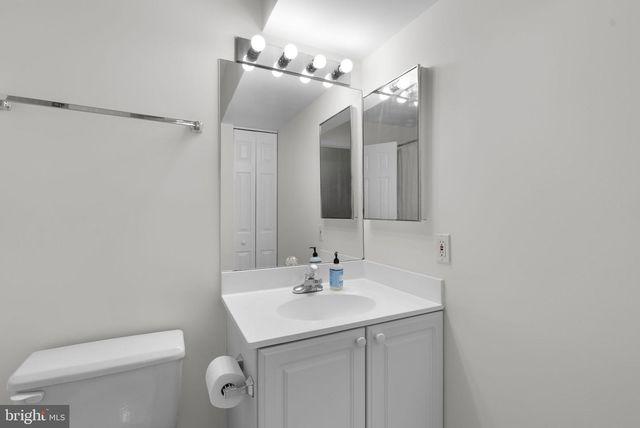 12 CRUSADER CT, Germantown, MD 20874