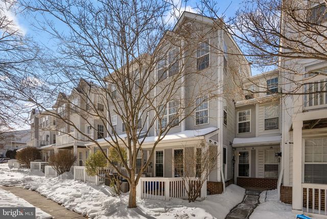 12 CRUSADER CT, Germantown, MD 20874