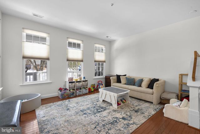 12 CRUSADER CT, Germantown, MD 20874