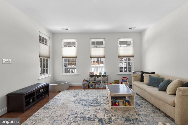 12 CRUSADER CT, Germantown, MD 20874