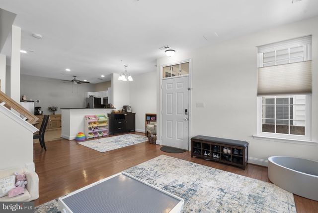 12 CRUSADER CT, Germantown, MD 20874