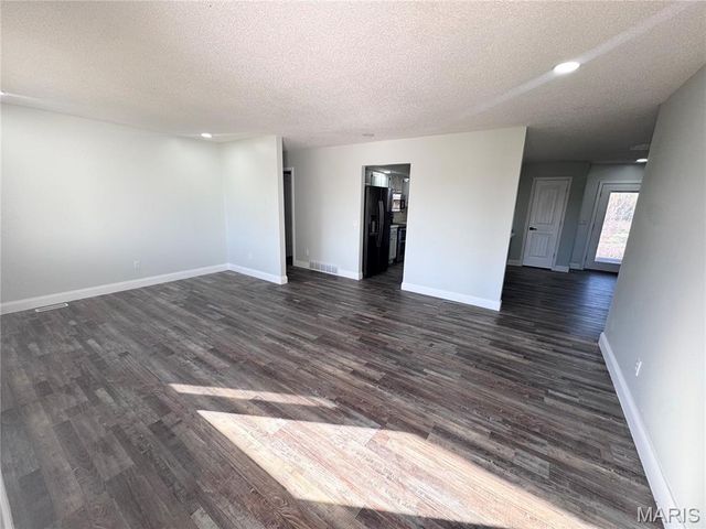 12455 New London Gravel Road, New London, MO 63459