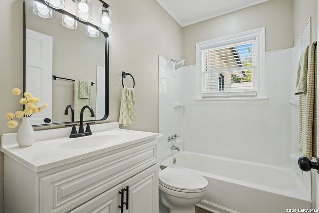 2055 E Crockett St, San Antonio, TX 78202