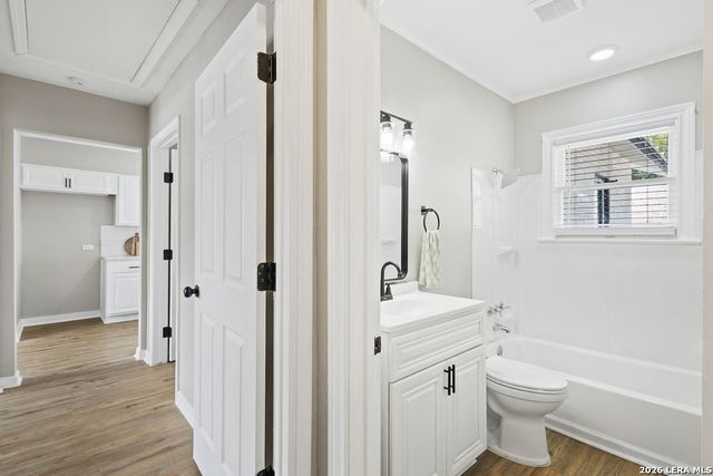 2055 E Crockett St, San Antonio, TX 78202