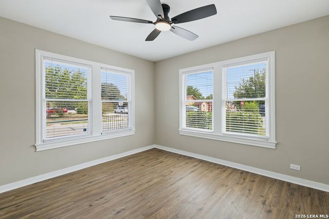 2055 E Crockett St, San Antonio, TX 78202