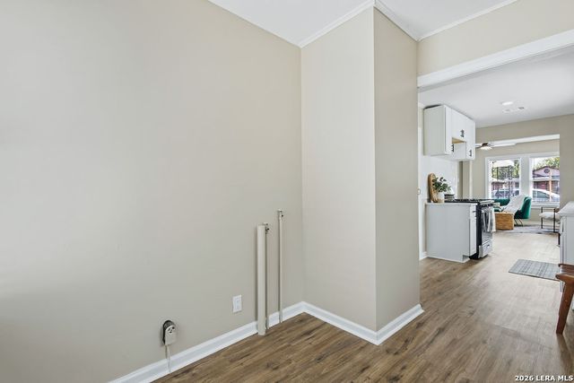 2055 E Crockett St, San Antonio, TX 78202