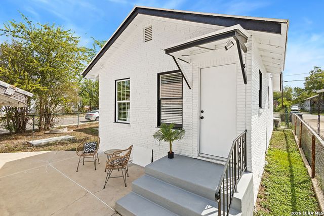 2055 E Crockett St, San Antonio, TX 78202