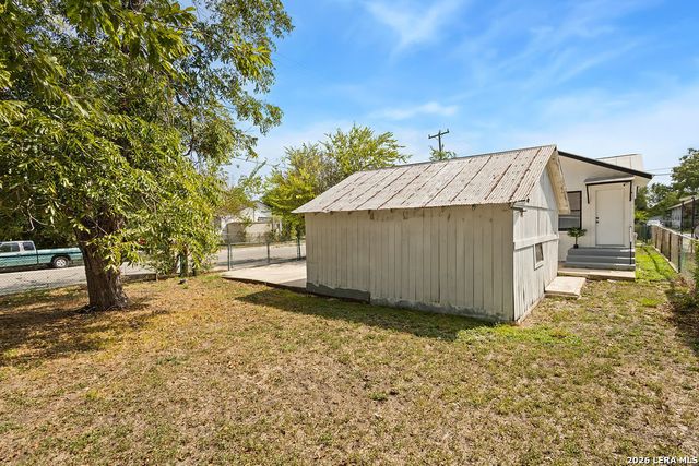 2055 E Crockett St, San Antonio, TX 78202