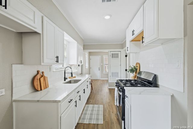 2055 E Crockett St, San Antonio, TX 78202