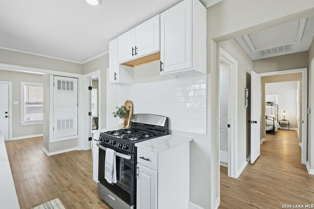 2055 E Crockett St, San Antonio, TX 78202