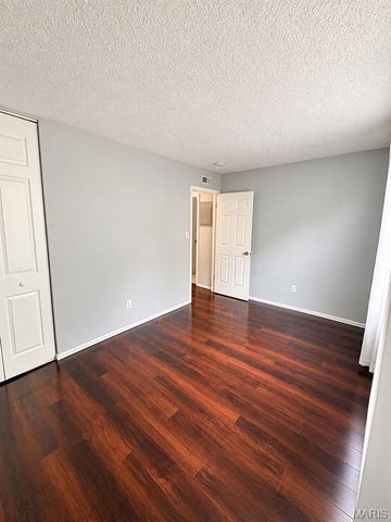 6803 Cottage Grove Lane B, St Louis, MO 63129