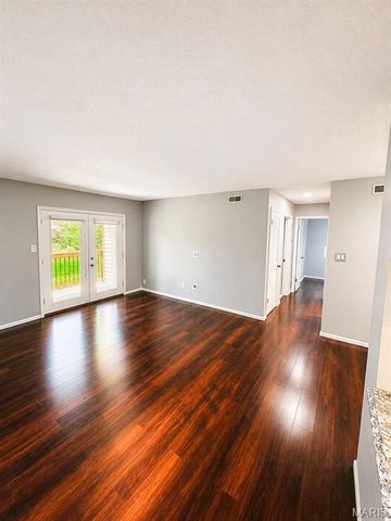 6803 Cottage Grove Lane B, St Louis, MO 63129