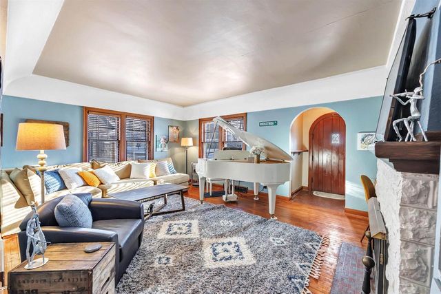 125 E ALLOUEZ AVENUE, Green Bay, WI 54301