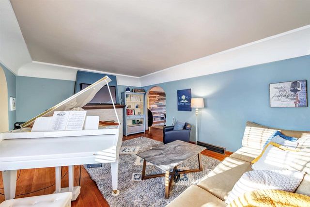 125 E ALLOUEZ AVENUE, Green Bay, WI 54301