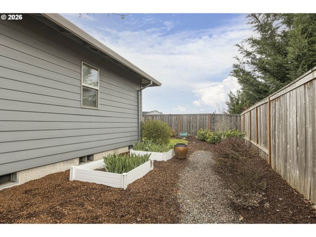 2132 Nw MCGAREY Dr, Mc Minnville, OR 97128