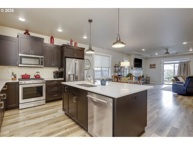 2132 Nw MCGAREY Dr, Mc Minnville, OR 97128