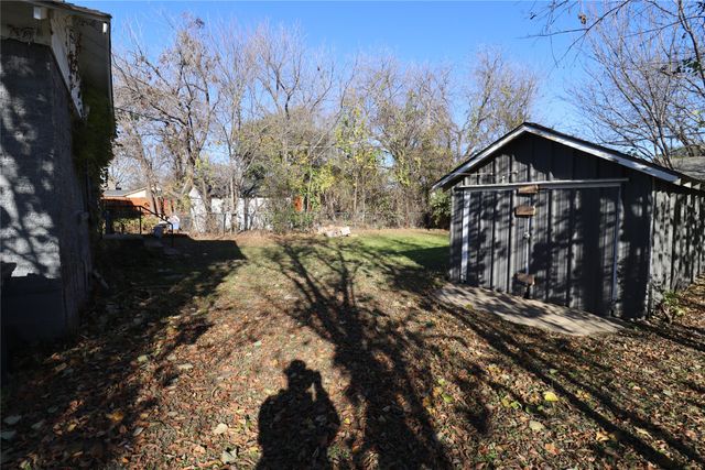2208 N Sylvania Avenue, Fort Worth, TX 76111