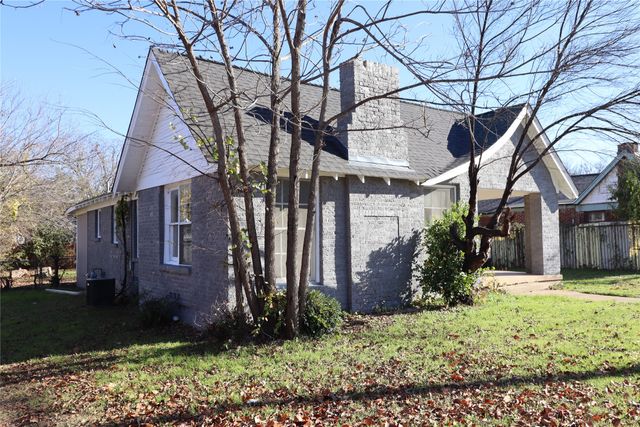 2208 N Sylvania Avenue, Fort Worth, TX 76111