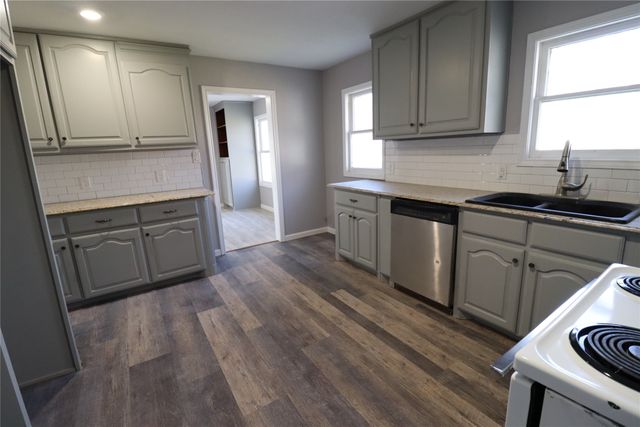 2208 N Sylvania Avenue, Fort Worth, TX 76111