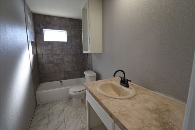 2208 N Sylvania Avenue, Fort Worth, TX 76111