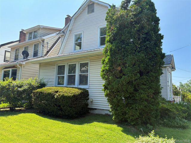 4634 Iris Lane, Great Neck, NY 11020