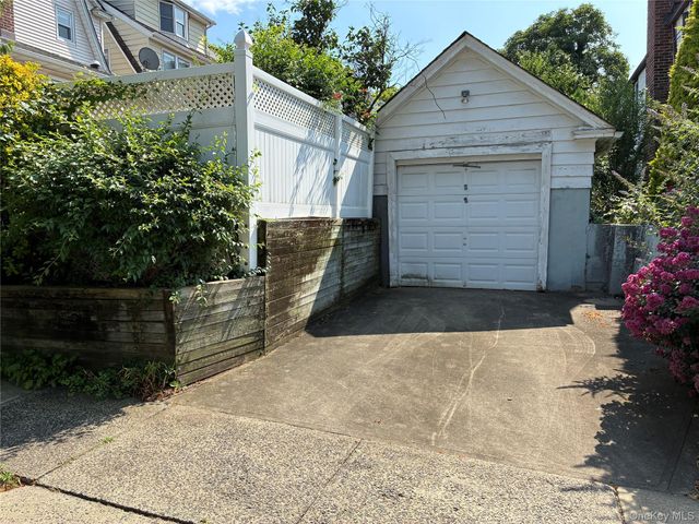 4634 Iris Lane, Great Neck, NY 11020