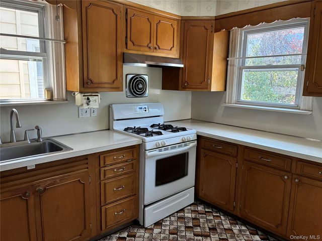 4634 Iris Lane, Great Neck, NY 11020