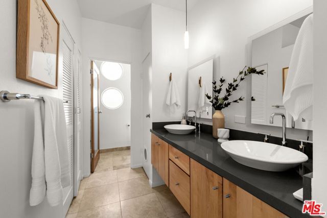 1319 Harvard Street 5, Santa Monica, CA 90404