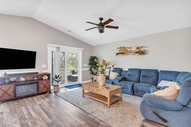 107 SW 25th Street, Oak Island, NC 28465